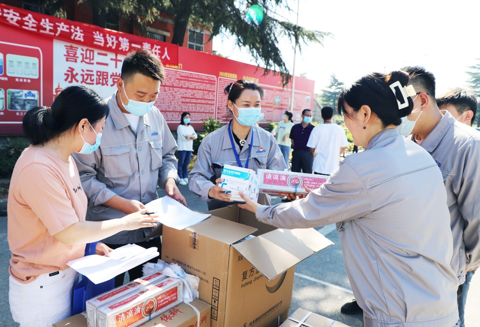 安陽園區(qū)：貼心送關愛_調(diào)整大小